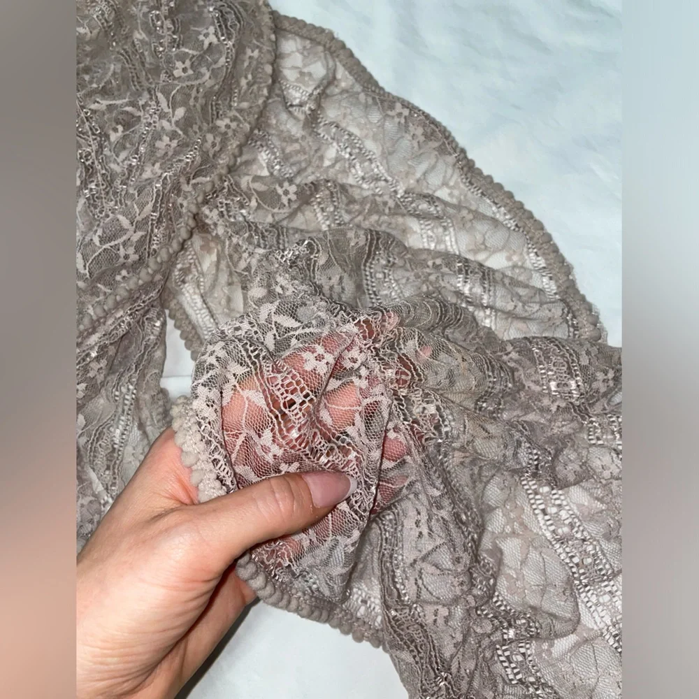 Gray Lace‎ Scrunch Accent Scarf